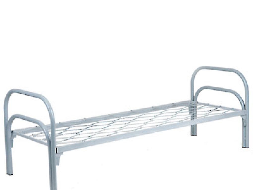 Металлические кровати разных цветов,